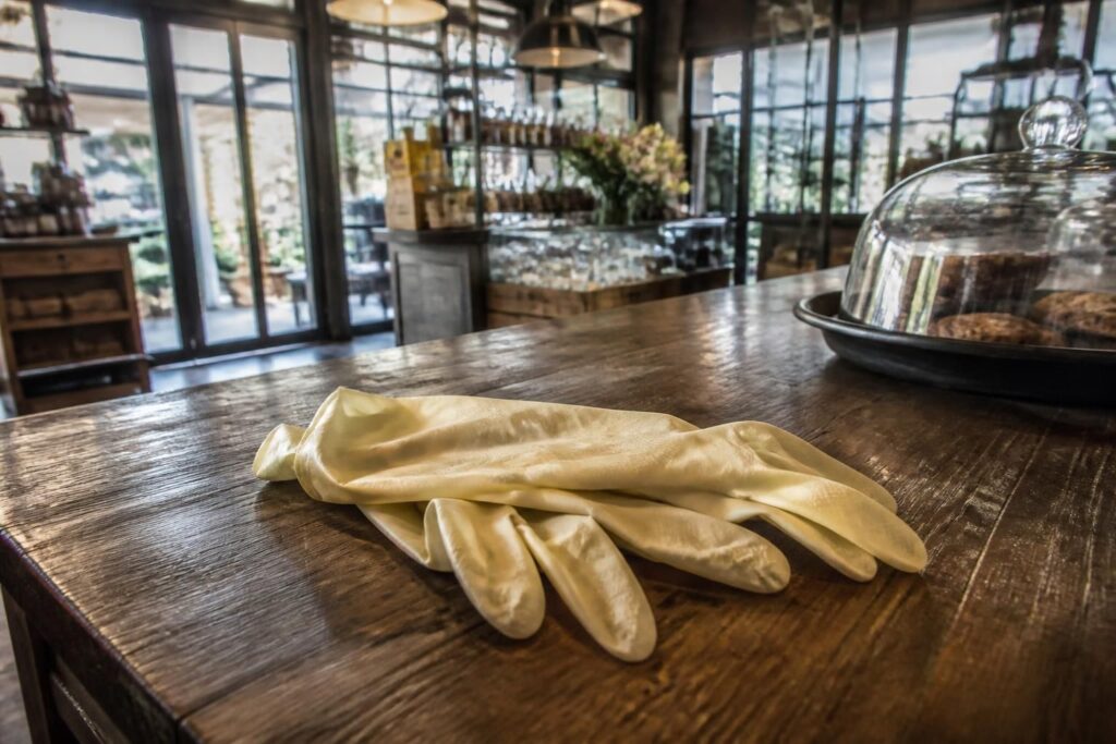 découvrez les erreurs à éviter absolument lors de l'utilisation de gants en latex pour le fisting afin de garantir sécurité et confort.