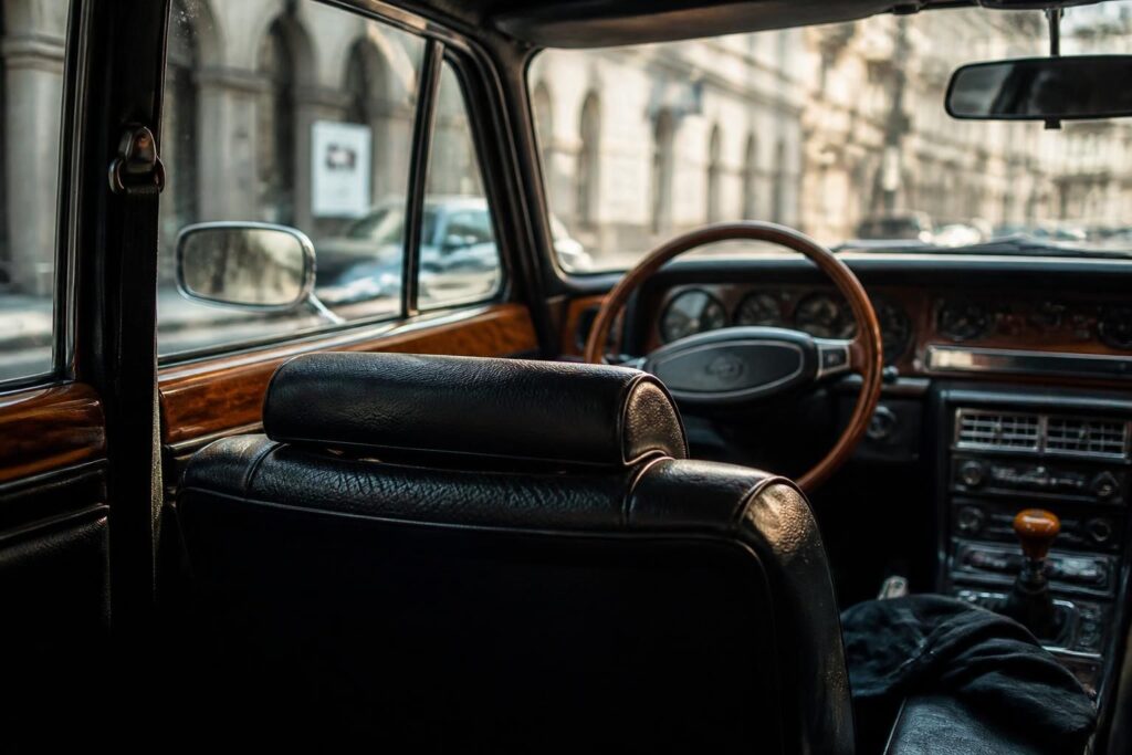 découvrez les aspects méconnus et conseils pratiques sur le sexe discret en voiture pour une expérience sûre et respectueuse.